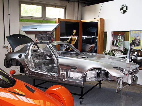 ding77a_fluegeltuerer.jpg (44161 Byte)