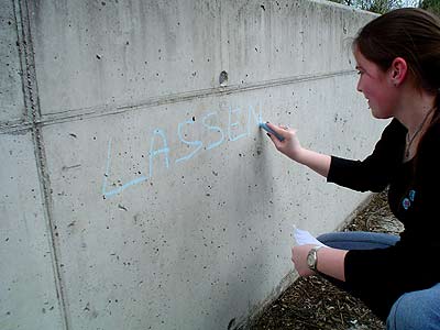 sign18b.jpg (19207 Byte)