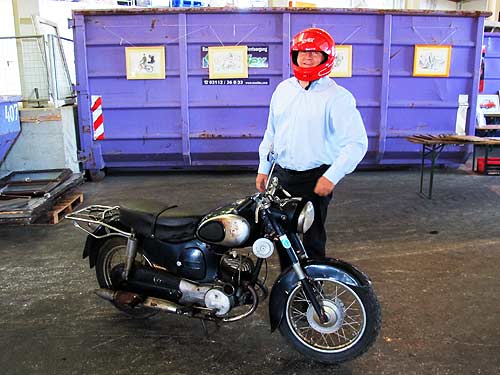 page04a.jpg (37727 Byte)